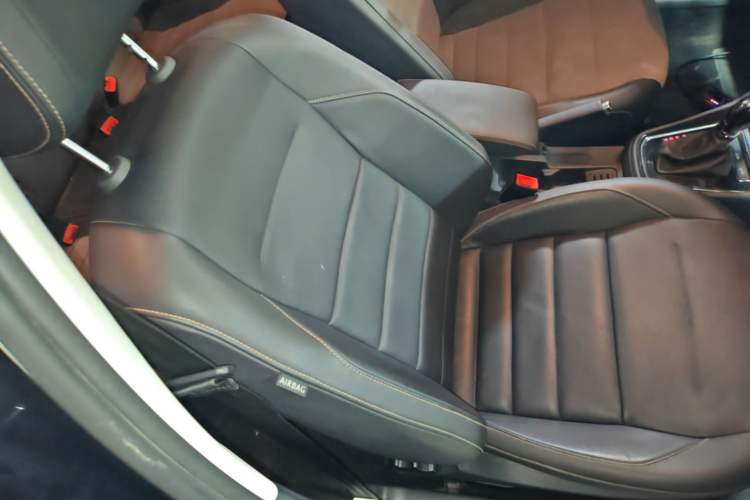 Used Volkswagen C-TREK 2018 230TSI DSG Comfort Model Right Front Seat