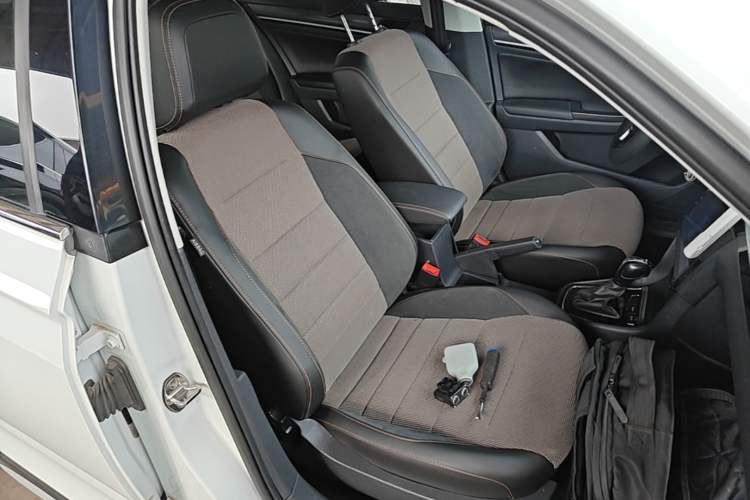 Used Volkswagen C-TREK 2018 230TSI DSG Comfort Model Right Front Seat