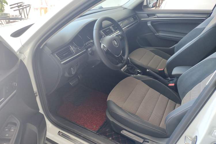 Used Volkswagen C-TREK 2018 230TSI DSG Comfort Model Right Front Seat