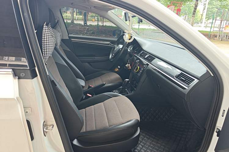 Used Volkswagen C-TREK 2018 230TSI DSG Comfort Model Right Front Seat