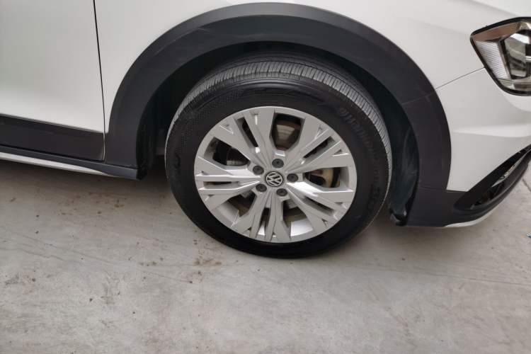 Used Volkswagen C-TREK 2018 230TSI DSG Comfort Model Right Front Wheel Hub