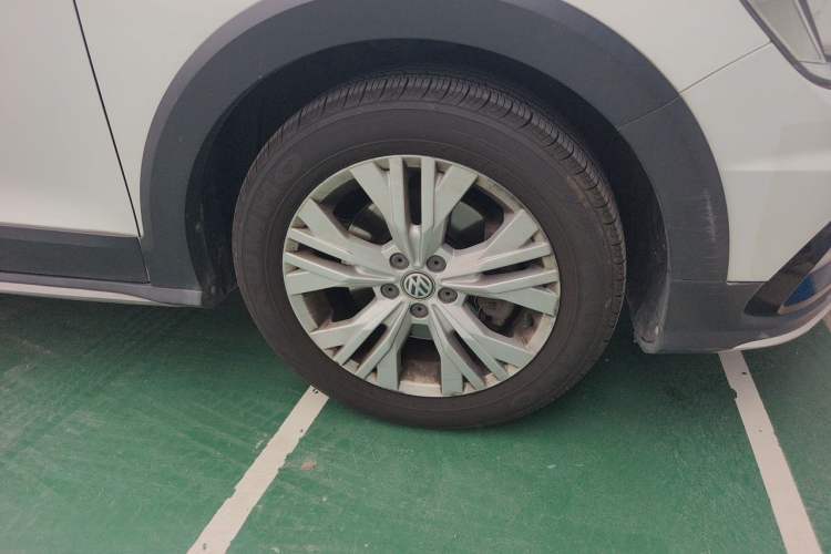 Used Volkswagen C-TREK 2018 230TSI DSG Comfort Model Right Front Wheel Hub