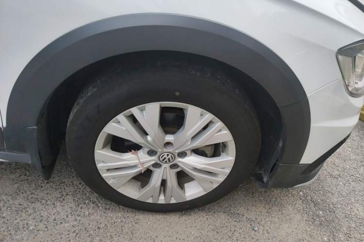 Used Volkswagen C-TREK 2018 1.5L Automatic Comfort Model Right Front Wheel Hub