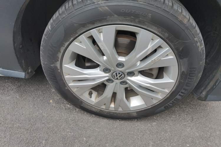 Used Volkswagen C-TREK 2018 230TSI DSG Comfort Model Right Front Wheel Hub