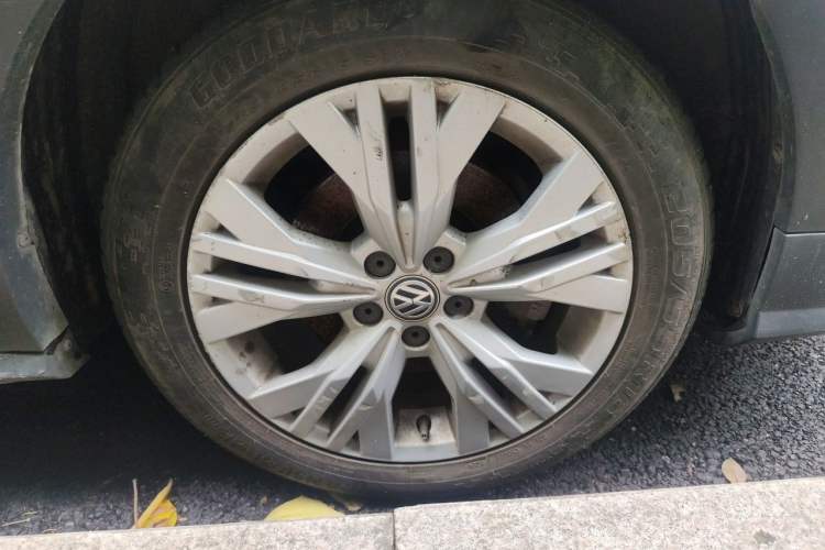 Used Volkswagen C-TREK 2018 1.5L Automatic Comfort Model Right Front Wheel Hub