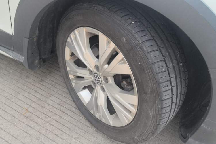 Used Volkswagen C-TREK 2018 1.5L Automatic Comfort Model Right Front Wheel Hub