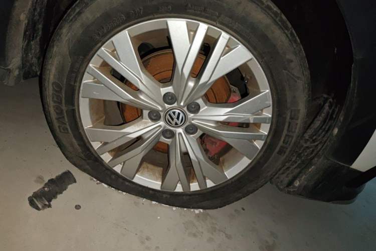 Used Volkswagen C-TREK 2018 230TSI DSG Comfort Model Right Front Wheel Hub