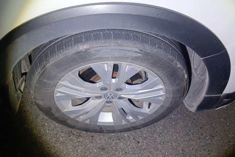 Used Volkswagen C-TREK 2018 1.5L Automatic Comfort Model Right Front Wheel Hub