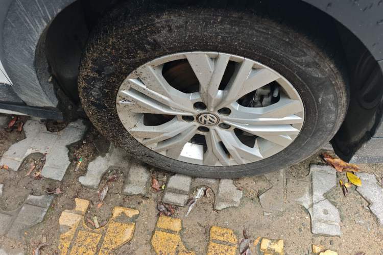 Used Volkswagen C-TREK 2018 230TSI DSG Comfort Model Right Front Wheel Hub