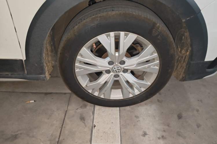 Used Volkswagen C-TREK 2018 1.5L Manual Comfort Model Right Front Wheel Hub