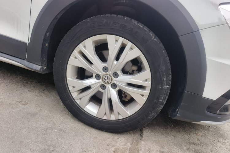 Used Volkswagen C-TREK 2018 230TSI DSG Comfort Model Right Front Wheel Hub