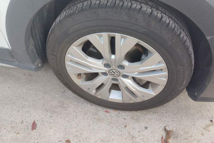 Used Volkswagen C-TREK 2018 230TSI DSG Comfort Model Right Front Wheel Hub