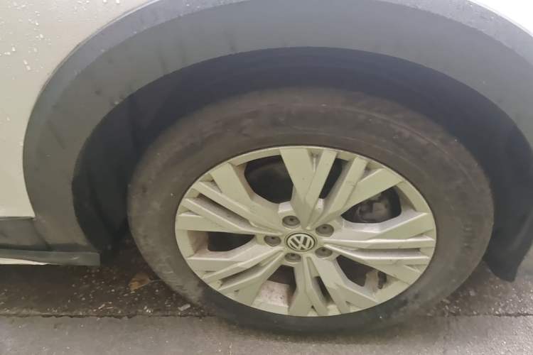 Used Volkswagen C-TREK 2018 230TSI Manual Comfort Version Right Front Wheel Hub