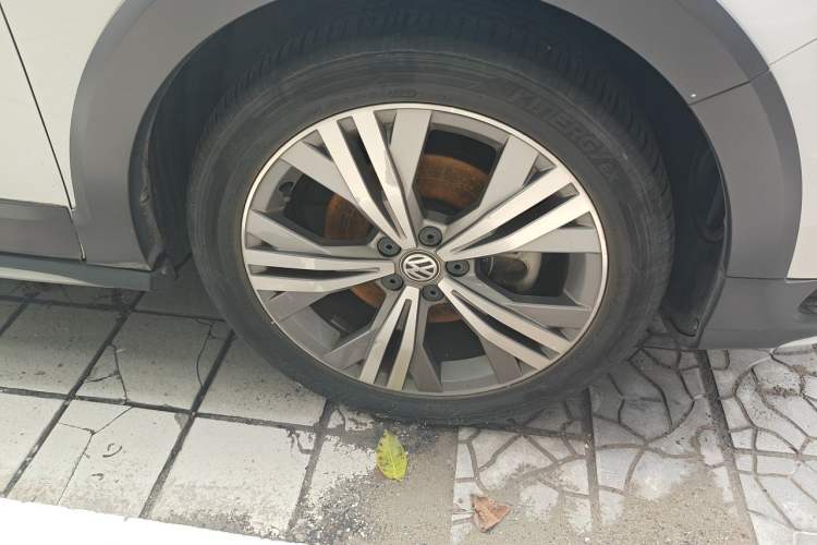 Used Volkswagen C-TREK 2018 230TSI DSG Comfort Model Right Front Wheel Hub