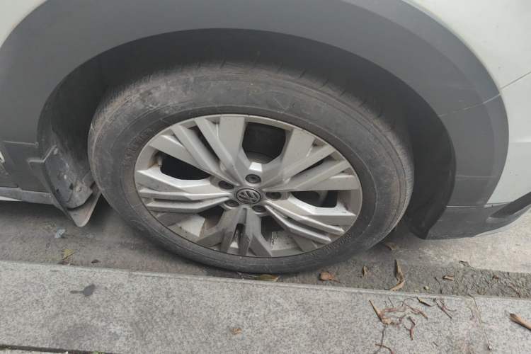 Used Volkswagen C-TREK 2018 230TSI DSG Comfort Model Right Front Wheel Hub