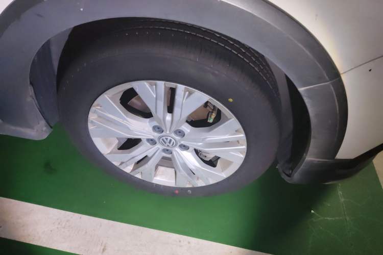 Used Volkswagen C-TREK 2018 230TSI DSG Comfort Model Right Front Wheel Hub