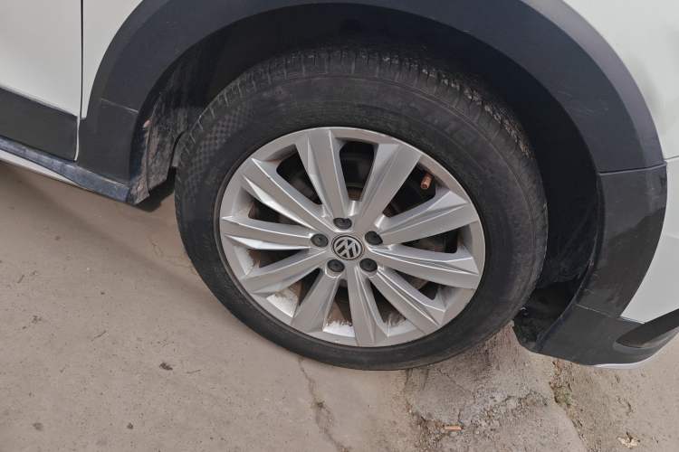 Used Volkswagen C-TREK 2018 1.5L Manual Fashion Model Right Front Wheel Hub