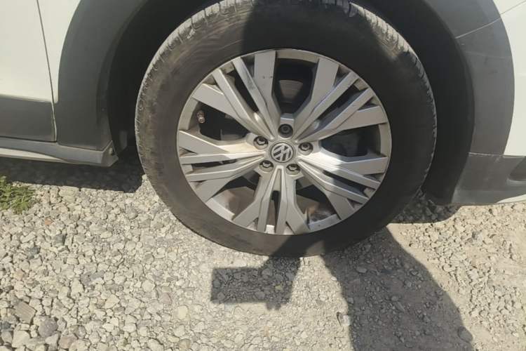 Used Volkswagen C-TREK 2018 1.5L Automatic Comfort Model Right Front Wheel Hub