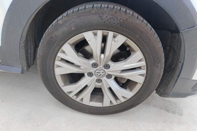 Used Volkswagen C-TREK 2018 1.5L Automatic Comfort Model Right Front Wheel Hub