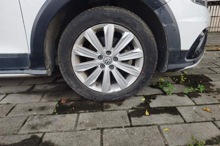 Used Volkswagen C-TREK 2018 1.5L Automatic Fashion Model Right Front Wheel Hub