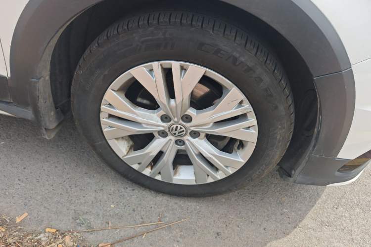 Used Volkswagen C-TREK 2018 230TSI DSG Comfort Model Right Front Wheel Hub