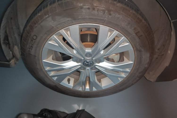 Used Volkswagen C-TREK 2018 1.5L Automatic Comfort Model Right Front Wheel Hub