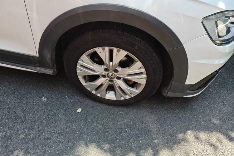 Used Volkswagen C-TREK 2018 230TSI DSG Comfort Model Right Front Wheel Hub