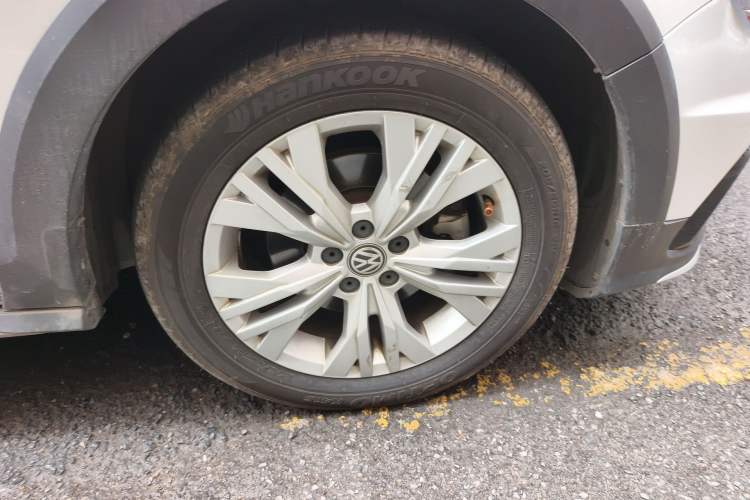 Used Volkswagen C-TREK 2018 1.5L Automatic Comfort Model Right Front Wheel Hub