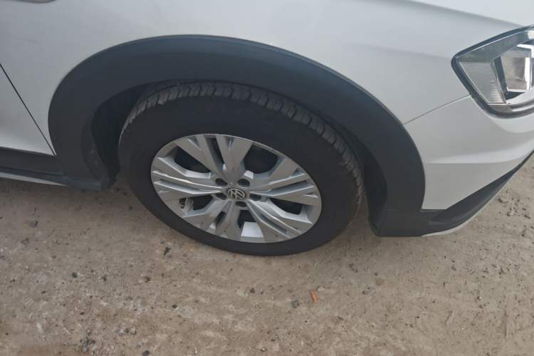 Used Volkswagen C-TREK 2018 1.5L Automatic Comfort Model Right Front Wheel Hub
