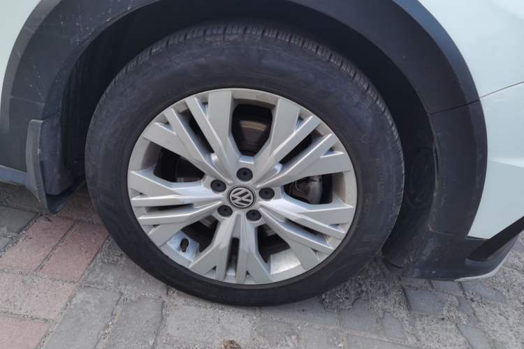 Used Volkswagen C-TREK 2018 230TSI DSG Comfort Model Right Front Wheel Hub