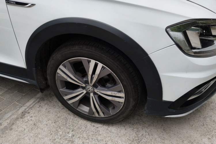 Used Volkswagen C-TREK 2018 1.5L Automatic Comfort Model Right Front Wheel Hub