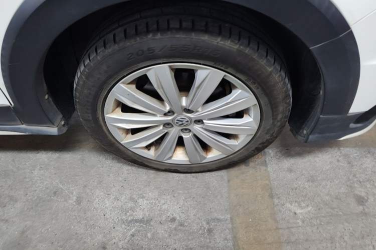 Used Volkswagen C-TREK 2018 1.5L Automatic Fashion Model Right Front Wheel Hub
