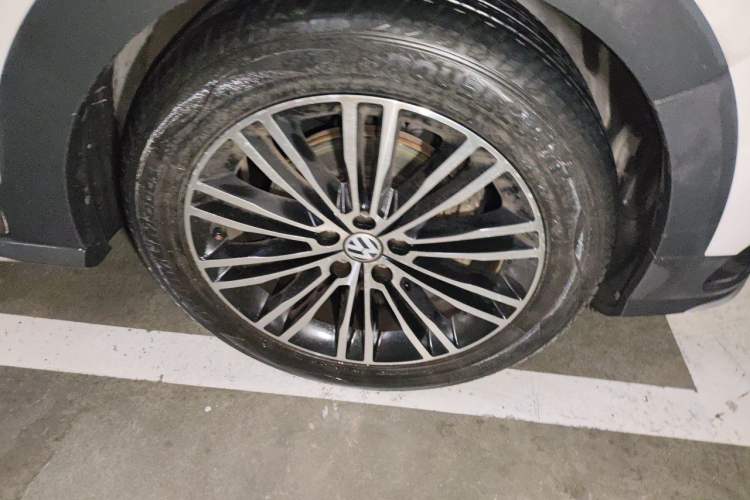 Used Volkswagen C-TREK 2018 230TSI DSG Comfort Model Right Front Wheel Hub