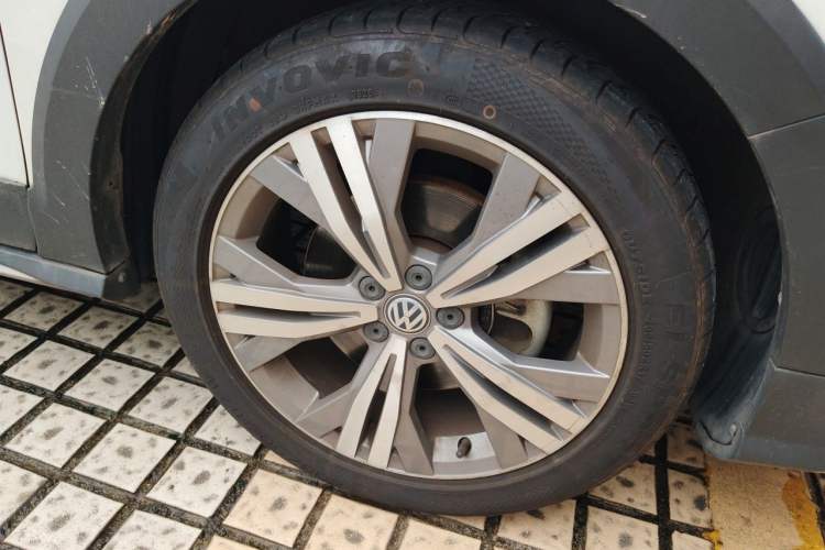 Used Volkswagen C-TREK 2018 230TSI DSG Luxury Version Right Front Wheel Hub