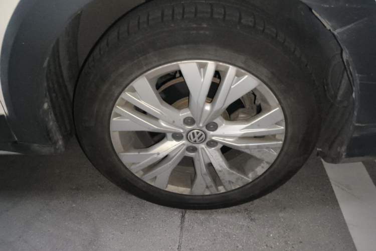 Used Volkswagen C-TREK 2018 1.5L Automatic Comfort Model Right Front Wheel Hub
