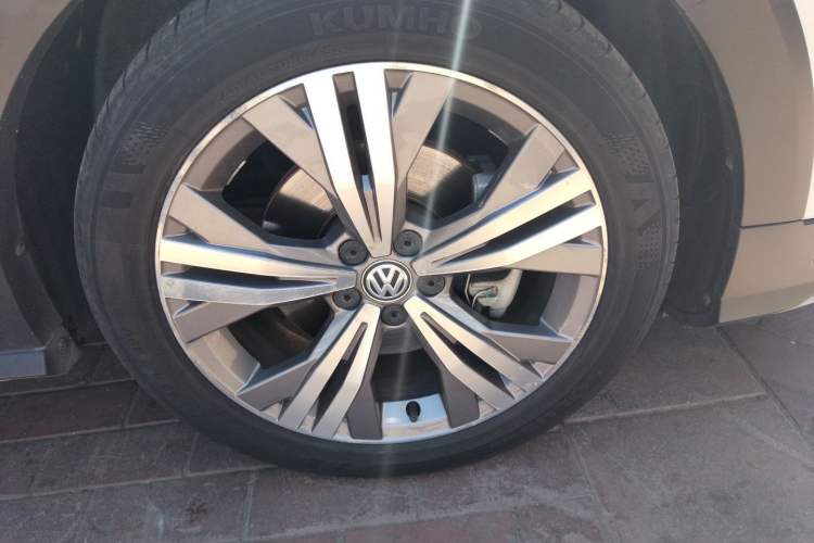 Used Volkswagen C-TREK 2018 230TSI DSG Comfort Model Right Front Wheel Hub