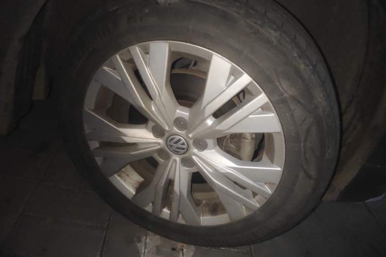 Used Volkswagen C-TREK 2018 230TSI Manual Comfort Version Right Front Wheel Hub