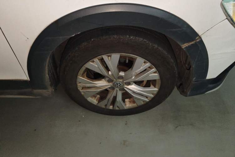 Used Volkswagen C-TREK 2018 1.5L Automatic Comfort Model Right Front Wheel Hub