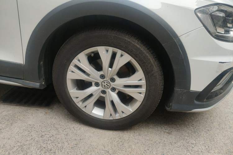 Used Volkswagen C-TREK 2018 1.5L Automatic Comfort Model Right Front Wheel Hub