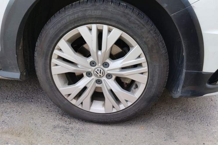Used Volkswagen C-TREK 2018 1.5L Automatic Comfort Model Right Front Wheel Hub