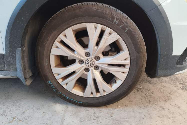 Used Volkswagen C-TREK 2018 1.5L Automatic Comfort Model Right Front Wheel Hub