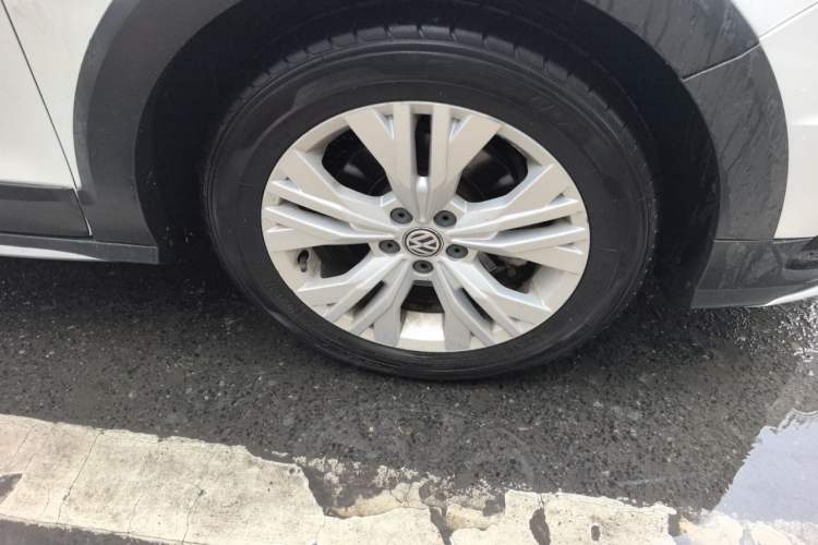 Used Volkswagen C-TREK 2018 1.5L Automatic Comfort Model Right Front Wheel Hub