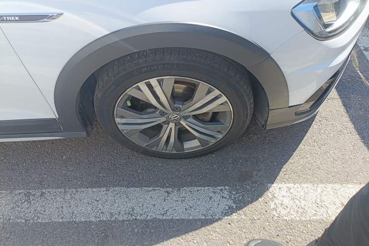 Used Volkswagen C-TREK 2018 230TSI DSG Luxury Version Right Front Wheel Hub