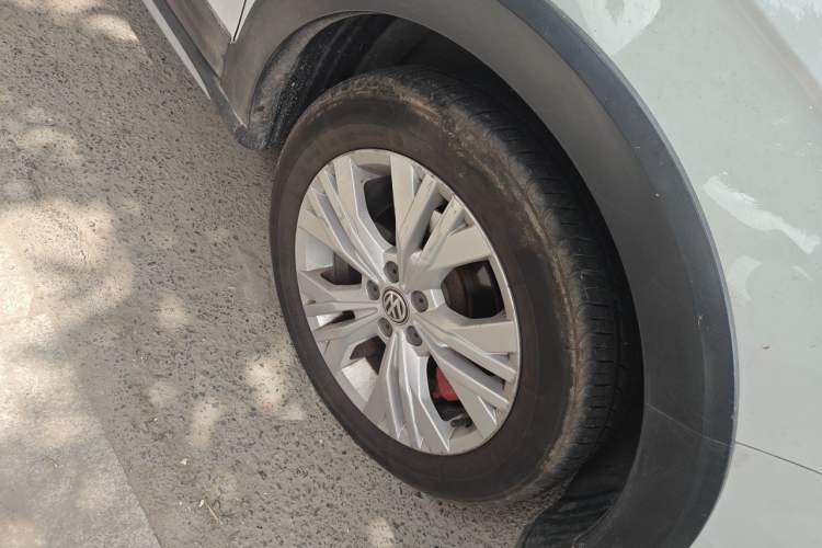 Used Volkswagen C-TREK 2018 1.5L Automatic Comfort Model Right Front Wheel Hub