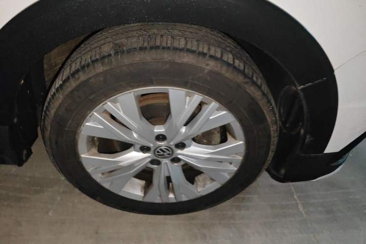 Used Volkswagen C-TREK 2018 230TSI DSG Comfort Model Right Front Wheel Hub