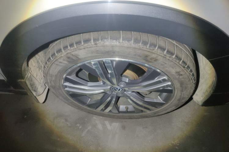 Used Volkswagen C-TREK 2018 1.5L Automatic Luxury Edition Right Front Wheel Hub