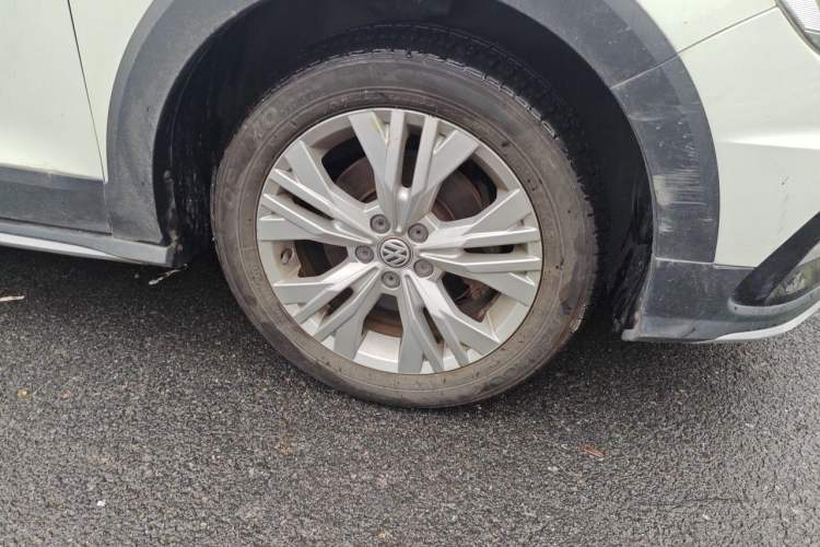 Used Volkswagen C-TREK 2018 1.5L Automatic Comfort Model Right Front Wheel Hub