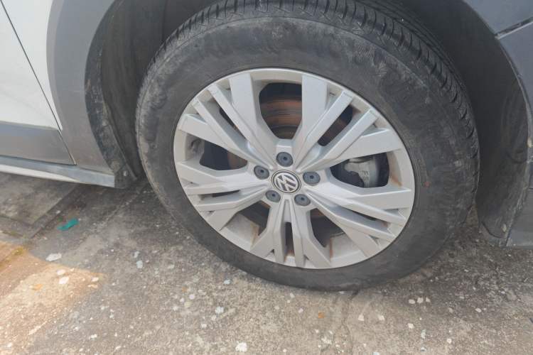 Used Volkswagen C-TREK 2018 1.5L Automatic Comfort Model Right Front Wheel Hub