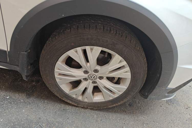 Used Volkswagen C-TREK 2018 1.5L Automatic Comfort Model Right Front Wheel Hub