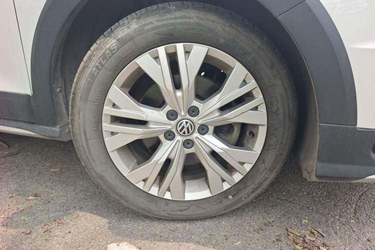 Used Volkswagen C-TREK 2018 1.5L Manual Comfort Model Right Front Wheel Hub